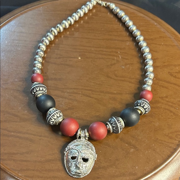 Elegant Red and Black Beaded Necklace Set! - Picture 10 of 16